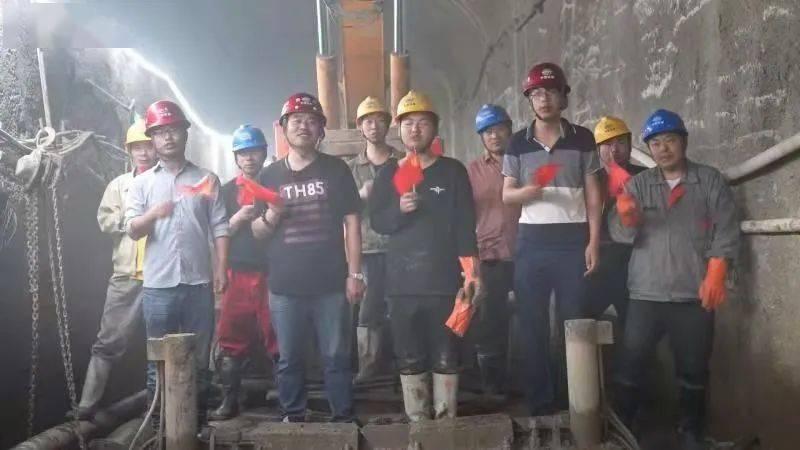 一觉醒来，芯片巨头跳水；特朗普被判赔罚8330万美元